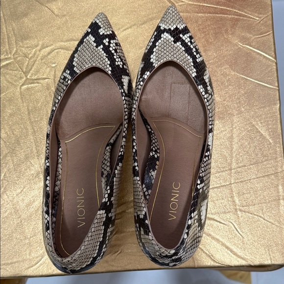 Vionic Snakeskin Patterned Heels - Picture 5 of 7